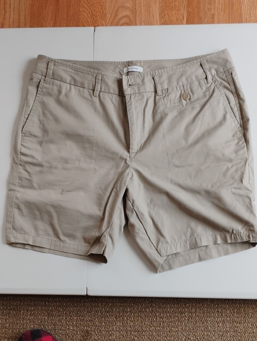 EUC WOMEN'S DOCKERS KHAKI SHORTS